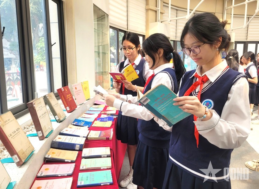 Tìm hiểu về Quốc hội qua tư liệu, sách, báo